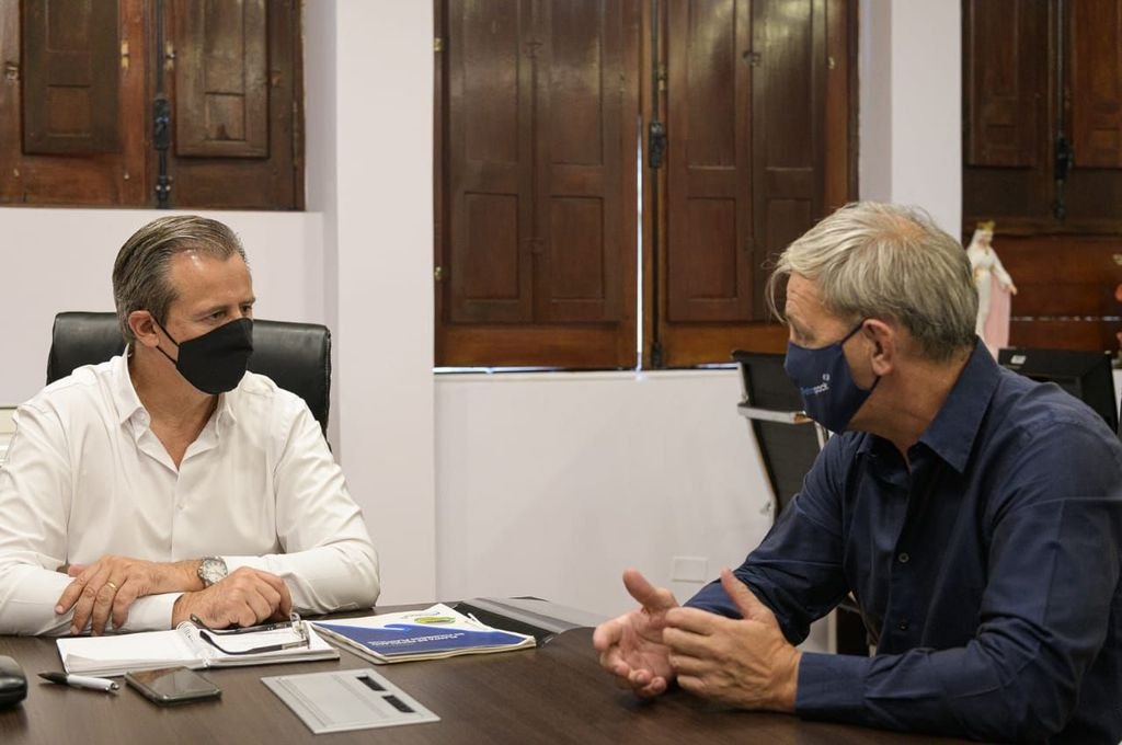 El intendente de Paraná Adán Bahl y el presidente de la empresa Petropack
