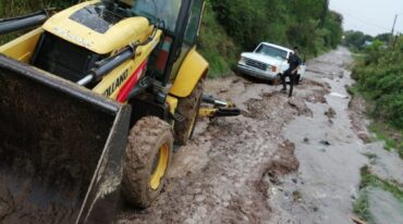 La intensidad de las lluvias en Victoria provocaron daño en calles y anegamiento en casas de varios barrios.