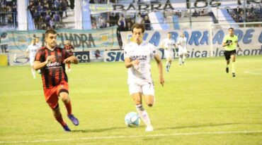 Atlético debe mejorar mucho el pobre juego que mostró ante Dálmine. Archivo.