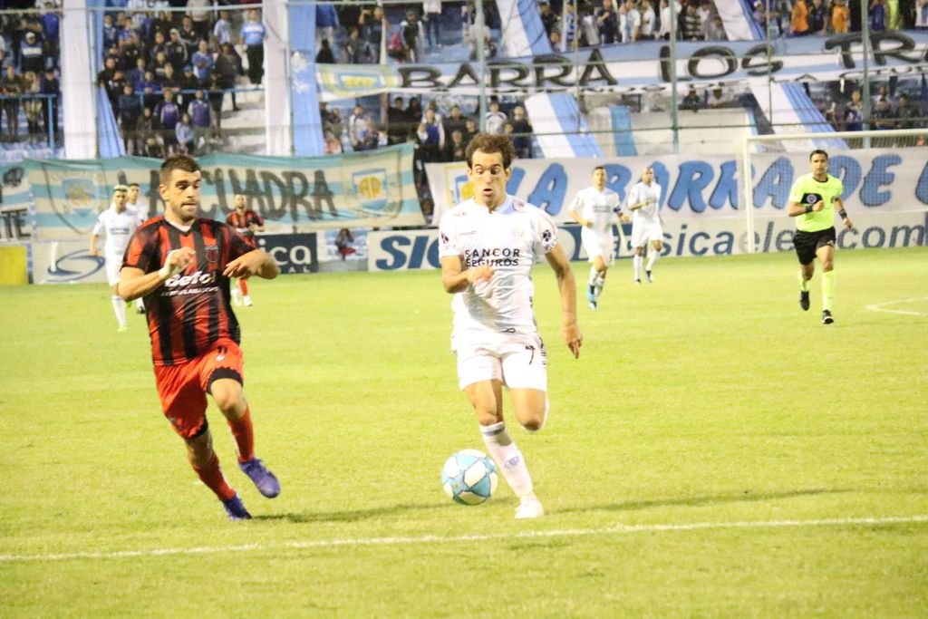 Atlético debe mejorar mucho el pobre juego que mostró ante Dálmine. Archivo.