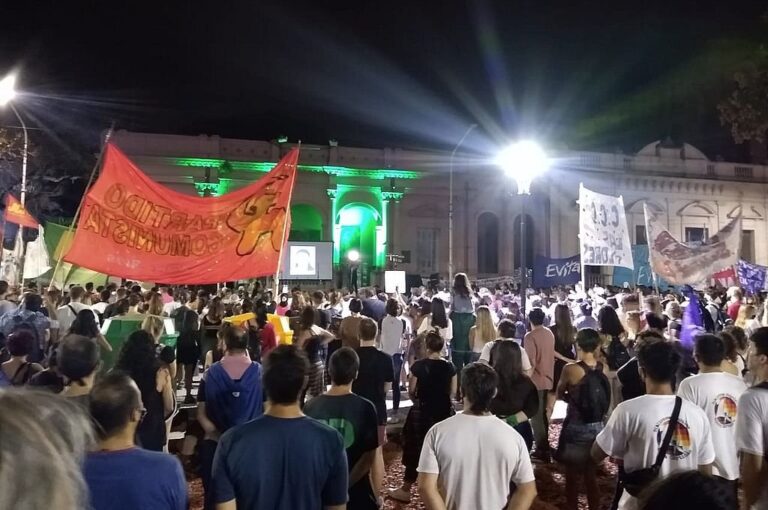 En la plaza Alvear se leyó el documento