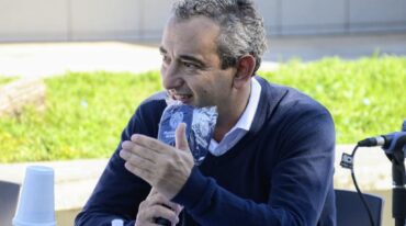 El intendente de Rosario organizó una conferencia de prensa al aire libre. Marcelo Manera.