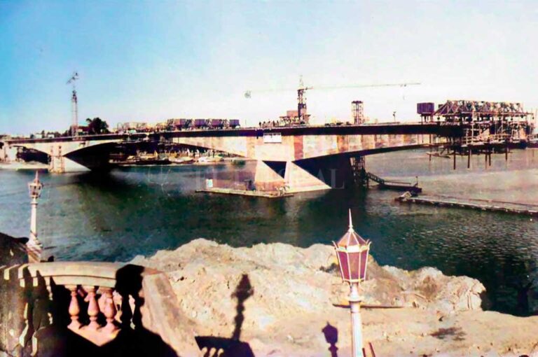 Construcción. La imagen tomada desde la cabecera de acceso al puente Colgante muestra el avance de obra del Oroño