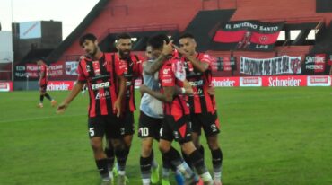 Todos abrazados tras el segundo grito