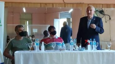 La comuna de Cayastá recibe más de 2.500.000 de pesos que serán destinados a la iluminación del cantero central de Bulevar Hernandarias. gentileza