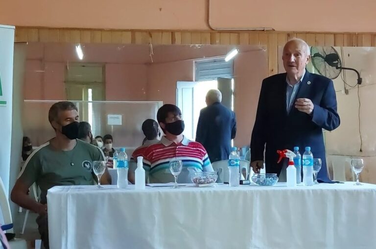 La comuna de Cayastá recibe más de 2.500.000 de pesos que serán destinados a la iluminación del cantero central de Bulevar Hernandarias. gentileza