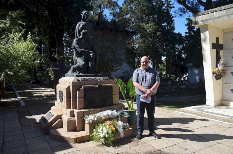 El investigador regional Alejandro González Pavón valoró el aporte de vecinos con datos sobre las tumbas en el cementerio de Colón.