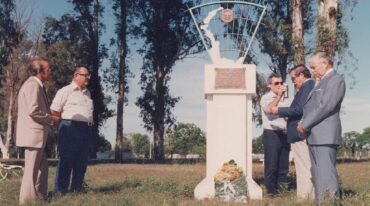 El lugar del monolito fue escogido por lo significativo del nombre que se le dio a este paseo ubicado en la zona sur oeste de la ciudad de Villaguay.