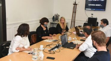 La concejala Schmuck con la Comisión de Obras Públicas. Gentileza: prensa Concejo Deliberante de Rosario