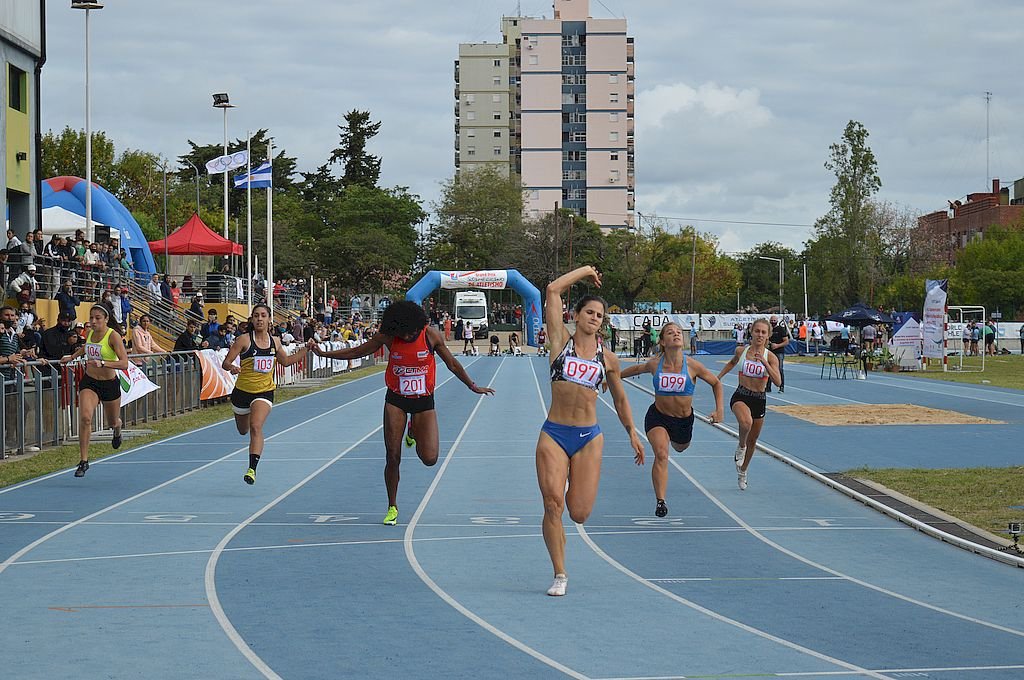 Florencia Lamboglia en la final de los 100 metros llanos.