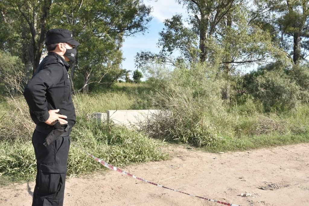 Durante la mañana del jueves personal policial volvió al lugar donde fue hallado cuerpo y realizó inspecciones. Guillermo Di Salvatore