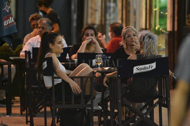 En los locales gastronómicos se permitirá el ingreso hasta  las 23 horas.  Pablo Aguirre