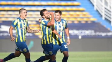 Lucas Gamba festeja su gol