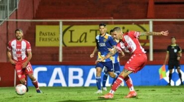 Nicolás Peñailillo marca de zurda el único gol del encuentro. Pablo Aguirre.