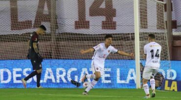 Jonatan Cristaldo festeja su gol