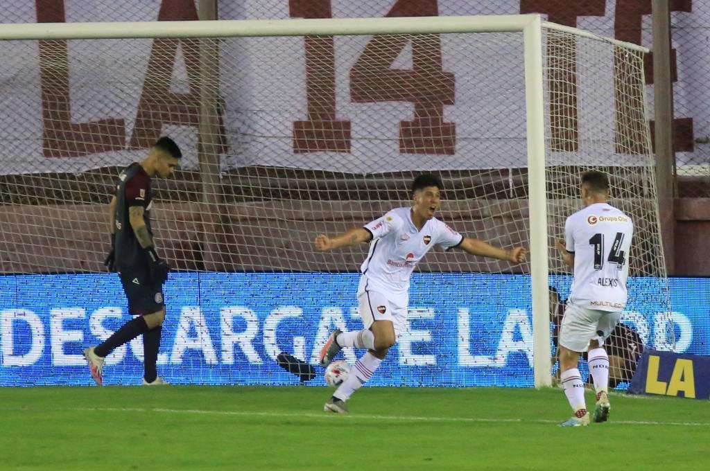 Jonatan Cristaldo festeja su gol