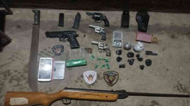 Parte de los elementos secuestrados durante el procedimiento. El Litoral