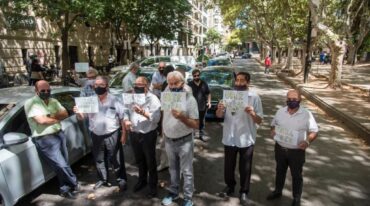 Los taxistas siguen en pie de guerra decididos a impedir que ingrese Uber a Rosario. Archivo.