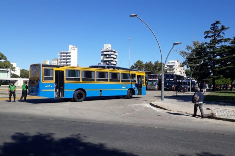 Los ómnibus que bloqueaban tres cuadras cercanas a la terminal se retiraron. Mirador Provincial.