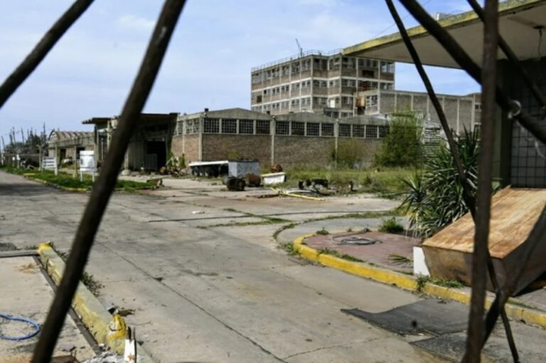 La Municipalidad de Capitán Bermúdez detectó emisiones con los sensores de cloro y el 14 de enero de 2015 corroboró el mal estado de las instalaciones. Archivo.