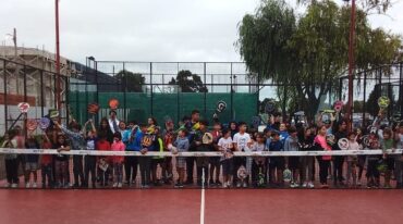 Cada vez son más los chicos que se acercan al pádel en Paraná y la provincia. El deporte no sólo tiene un gran presente