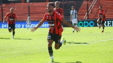 Martín Garay le dio el gol a Patronato que sumó su tercer triunfo en las últimas cuatro presentaciones.  Marcelo Miño