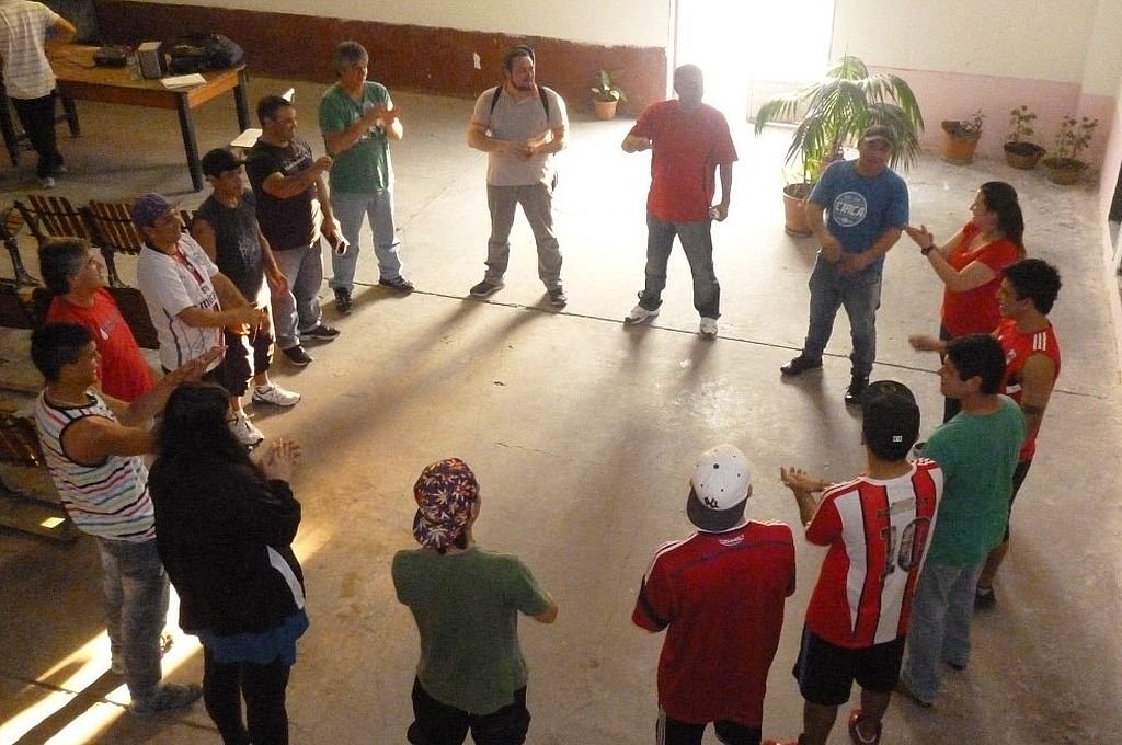 El objetivo primordial del Programa es contribuir a garantizar el derecho a la educación y el acceso a la cultura de las personas privadas de su libertad.