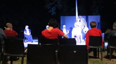 'La propuesta consiste en que los grupos adapten sus obras a un formato al aire libre y poder brindar funciones en plazas