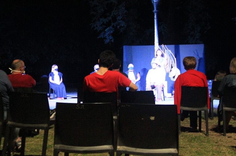 'La propuesta consiste en que los grupos adapten sus obras a un formato al aire libre y poder brindar funciones en plazas