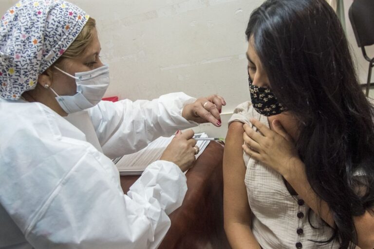 Desde un principio la adquisición estuvo exclusivamente en manos del Gobierno nacional