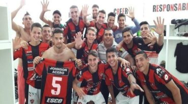 La Reserva de Patronato y el festejo tras el 5-0 en el vestuario del Estadio Grella Gentileza