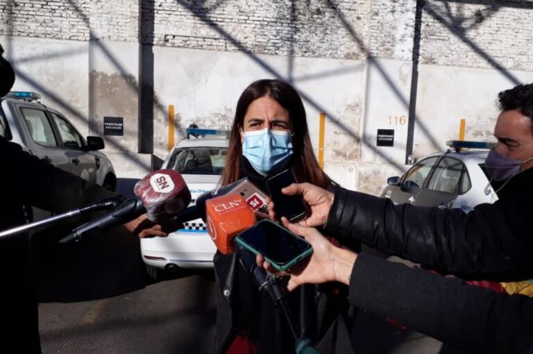 La secretaria Carolina Labaryru habló con los medios. Mirador Provincial.