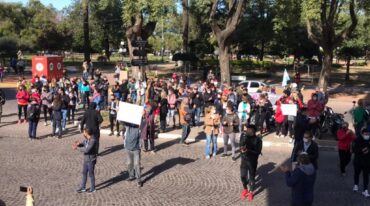 Los dueños de gimnasios protestaron frente al edificio municipal. Mirador Provincial.