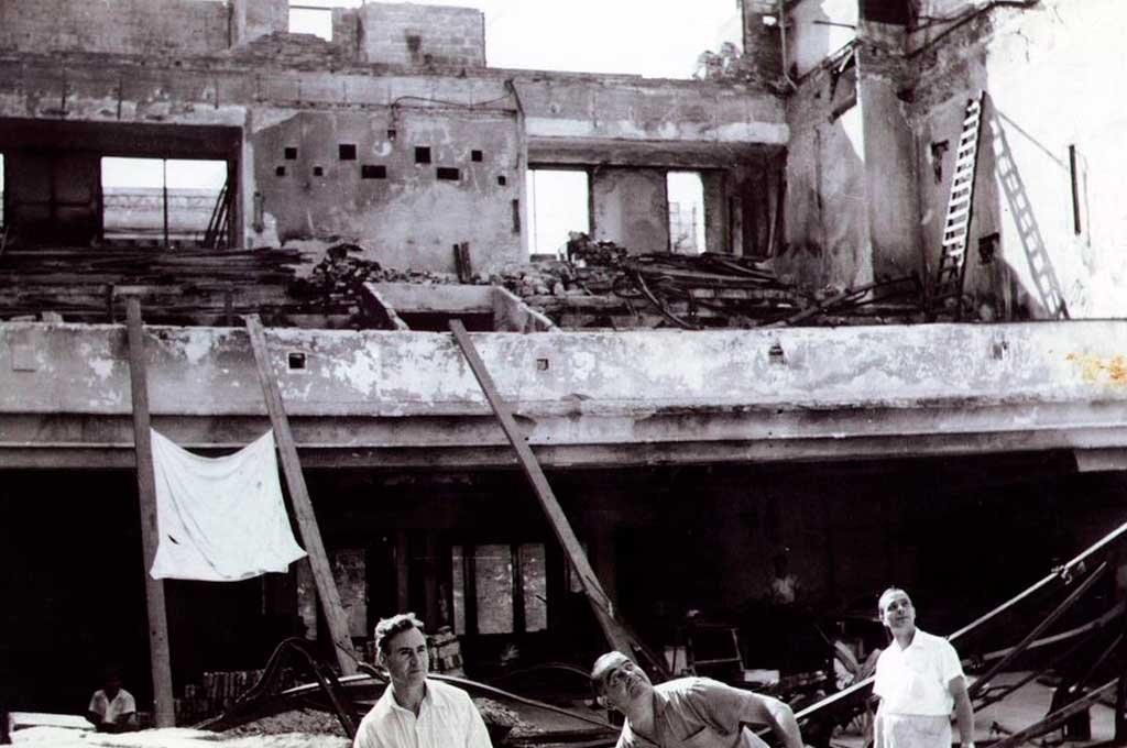 El incendio de 1964 redujo a escombros y cenizas al edificio que fuera un emblema de la calle San Martín como Casa Beige