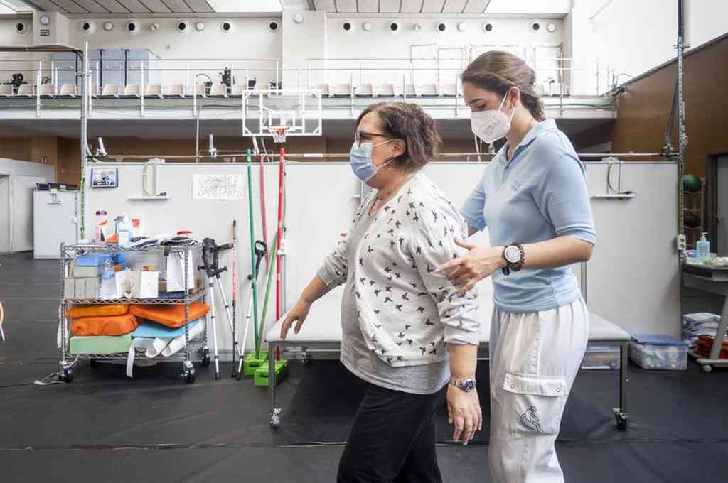 Es importante en pacientes pos covid una rehabilitación músucloesquelética. Con ella se busca aumentar la masa muscular a través de diferetes ejercicios. Agencias
