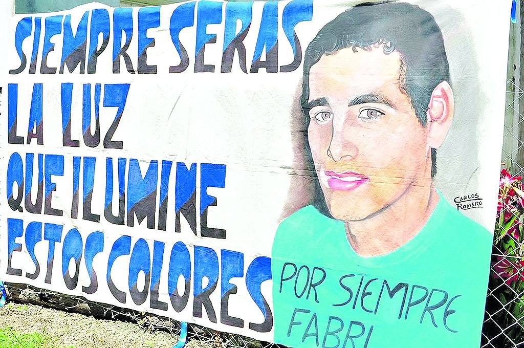 La bandera del club que lo recuerda.