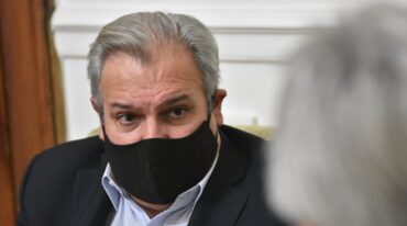 Farías en su primer día en la presidencia y la incomodidad de ocupar el lugar que dejó su jefe político. Pablo Aguirre