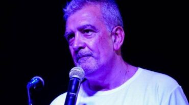 Arístides Álvarez en uno de los encuentros por Si nos reímos