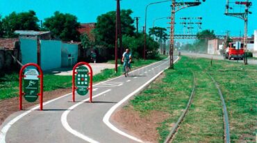 A mediados de diciembre de 1996 se inauguró la primera ciclovía de la ciudad de Santa Fe.  Archivo El Litoral