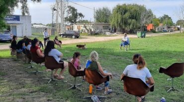 'La sillita' llega a los barrios para proponer la ESI.