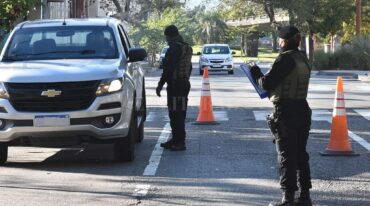 Debido a las restricciones en todo el país se incrementaron los controles en la ciudad. Guillermo Di Salvatore