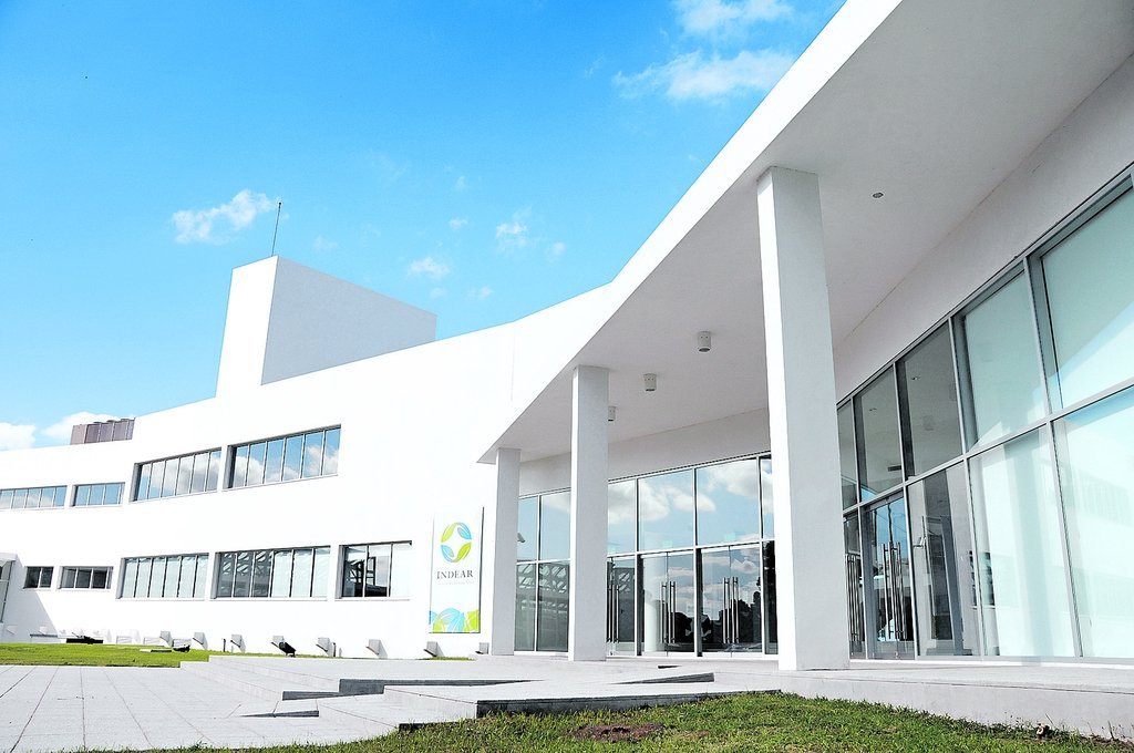 Indear es la empresa de servicios de investigación y desarrollo del grupo Bioceres. Se encuentra emplazada en el Centro Científico Tecnológico en Rosario. Archivo