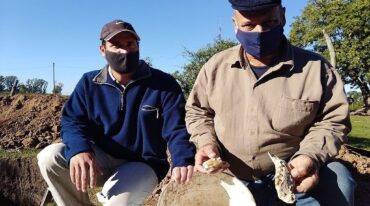 Ricardo Brelli y su papá Pedro supieron que no se trataba de los huesos de un caballo