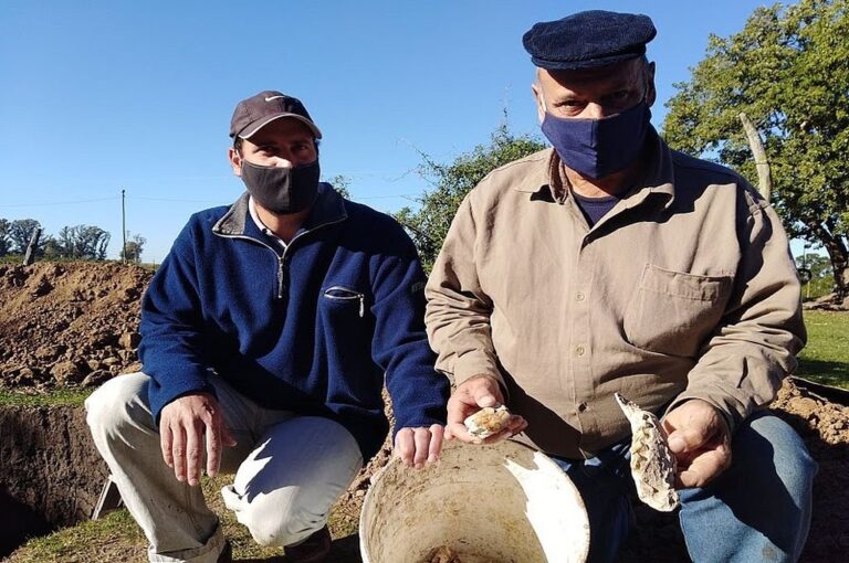 Ricardo Brelli y su papá Pedro supieron que no se trataba de los huesos de un caballo