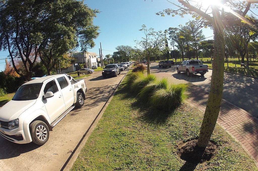 Una nutrida caravana de vehículos protestó por las calles de la norteña ciudad de La Paz.  Melisa Curá
