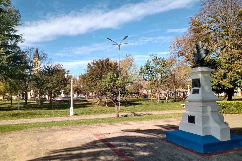 Melincué vive del turismo. Con el terraplén afeando la vista a la laguna y el casino cerrado