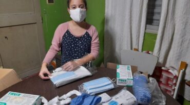 El voluntariado del club ya confeccionó y acercó al Samco más de 800 kits. Gentileza.