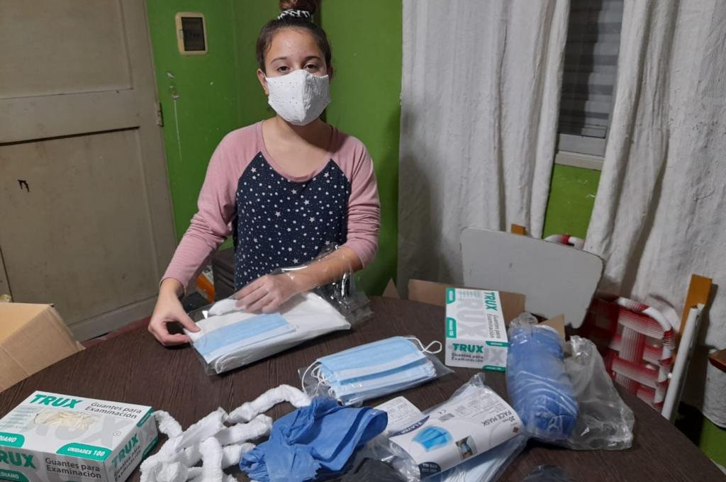 El voluntariado del club ya confeccionó y acercó al Samco más de 800 kits. Gentileza.