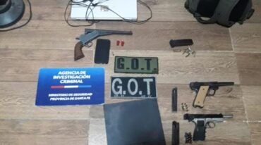 En el operativo se secuestraron diversas armas. Gentileza.