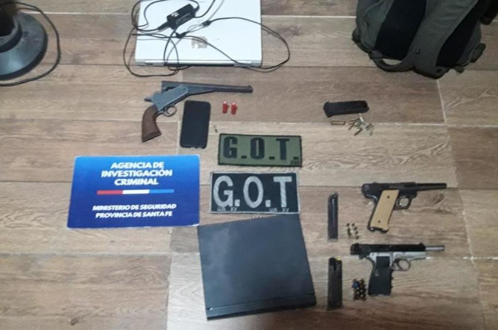En el operativo se secuestraron diversas armas. Gentileza.